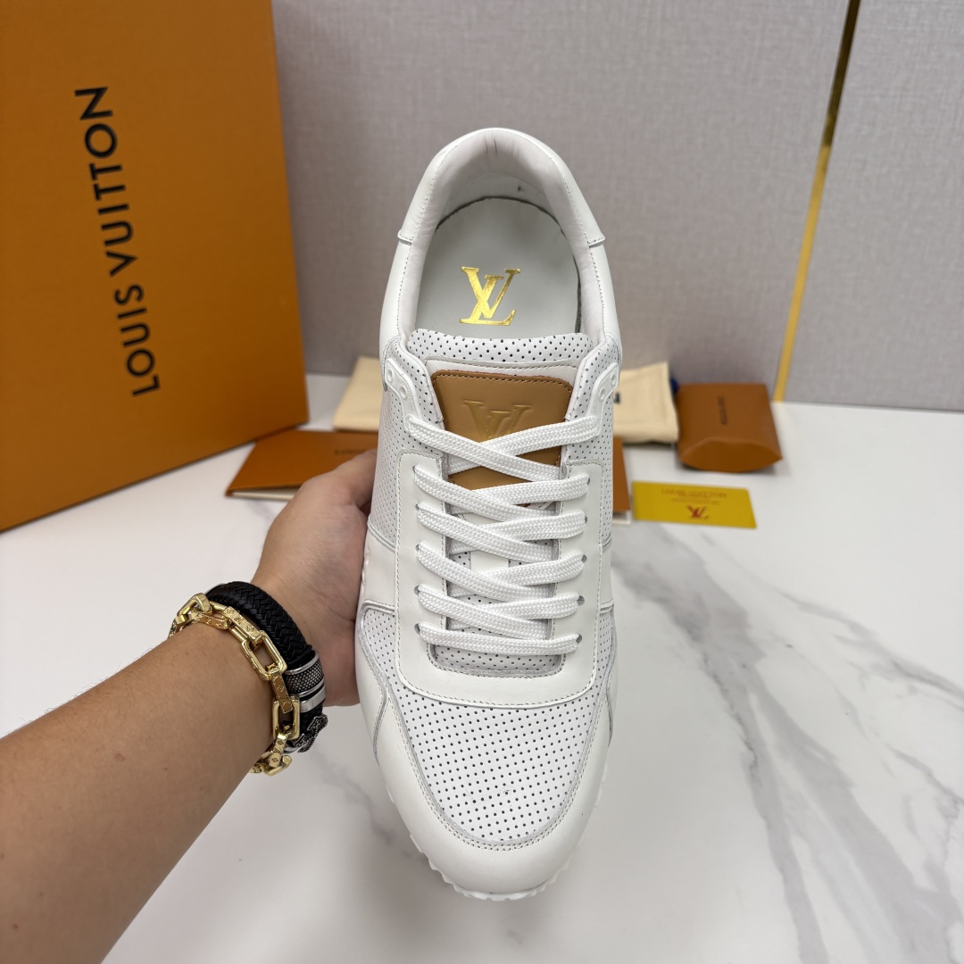 💋 💍 L* 新款 RUN AWAY 男士运动鞋。官方8.900，汲取经典跑鞋的设计精髓，创造标志性 R