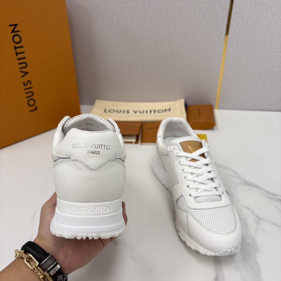 💋 💍 L* 新款 RUN AWAY 男士运动鞋。官方8.900，汲取经典跑鞋的设计精髓，创造标志性 R