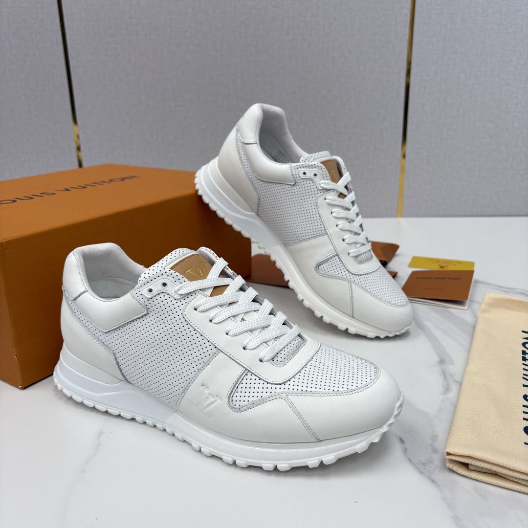 💋 💍 L* 新款 RUN AWAY 男士运动鞋。官方8.900，汲取经典跑鞋的设计精髓，创造标志性 R