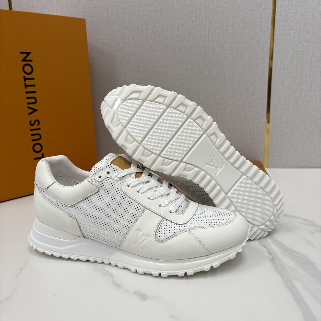 💋 💍 L* 新款 RUN AWAY 男士运动鞋。官方8.900，汲取经典跑鞋的设计精髓，创造标志性 R