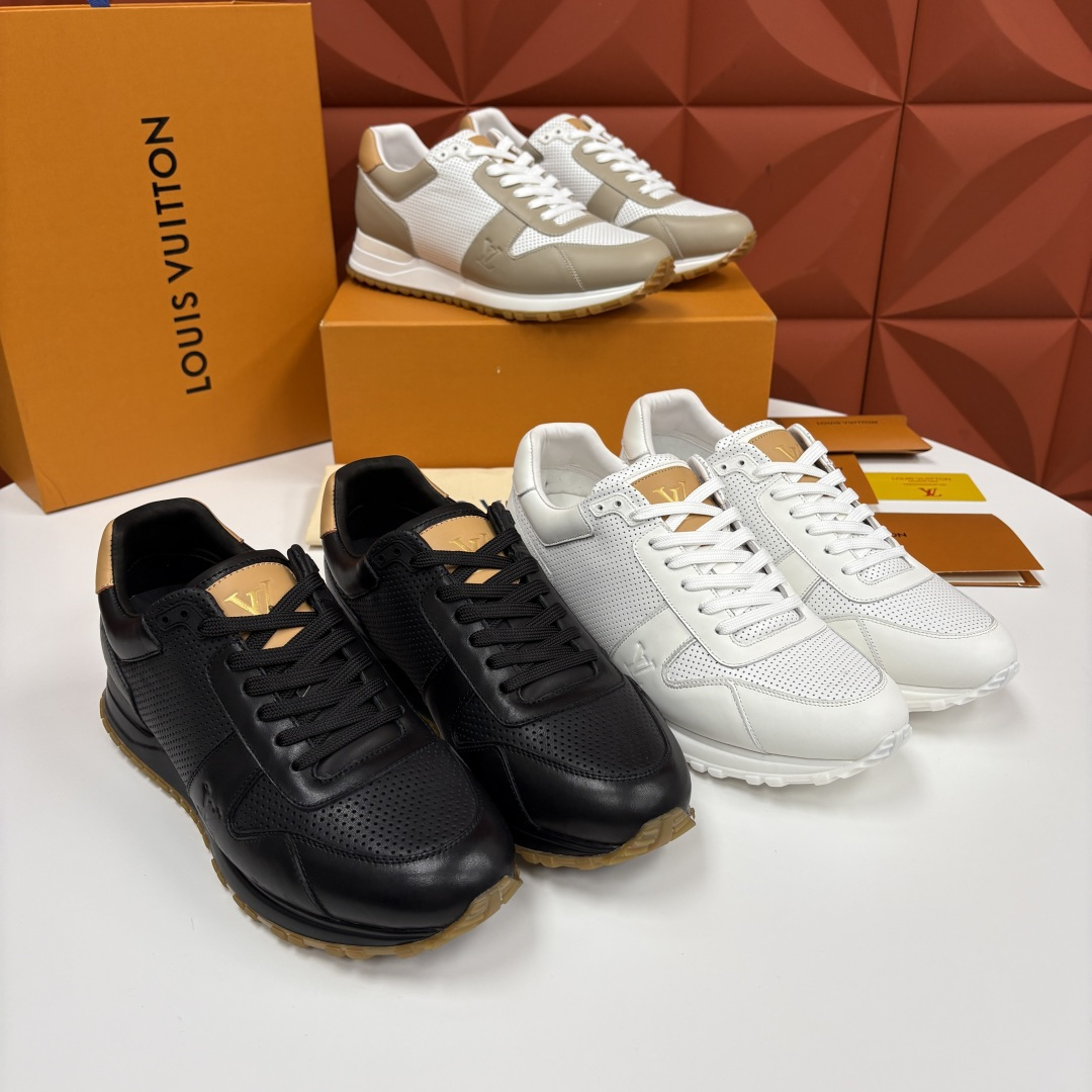 💋 💍 L* 新款 RUN AWAY 男士运动鞋。官方8.900，汲取经典跑鞋的设计精髓，创造标志性 R
