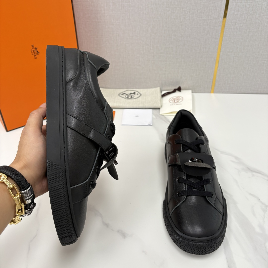 💋💍H家 新品乐福鞋上架  DAY运动板鞋鞋   官方 1,2250  采用进口牛皮打造 板鞋风格系带运