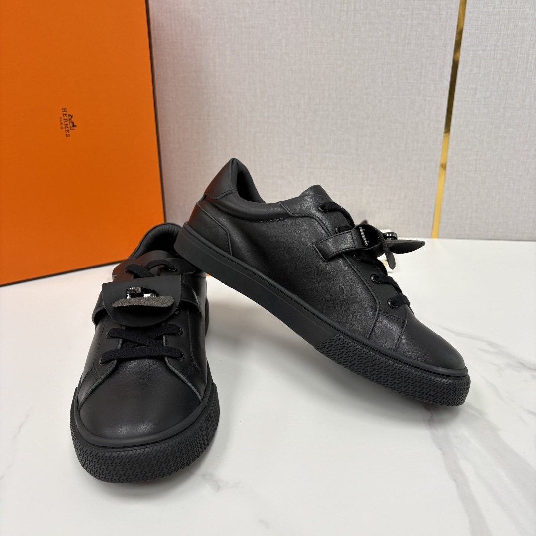 💋💍H家 新品乐福鞋上架  DAY运动板鞋鞋   官方 1,2250  采用进口牛皮打造 板鞋风格系带运
