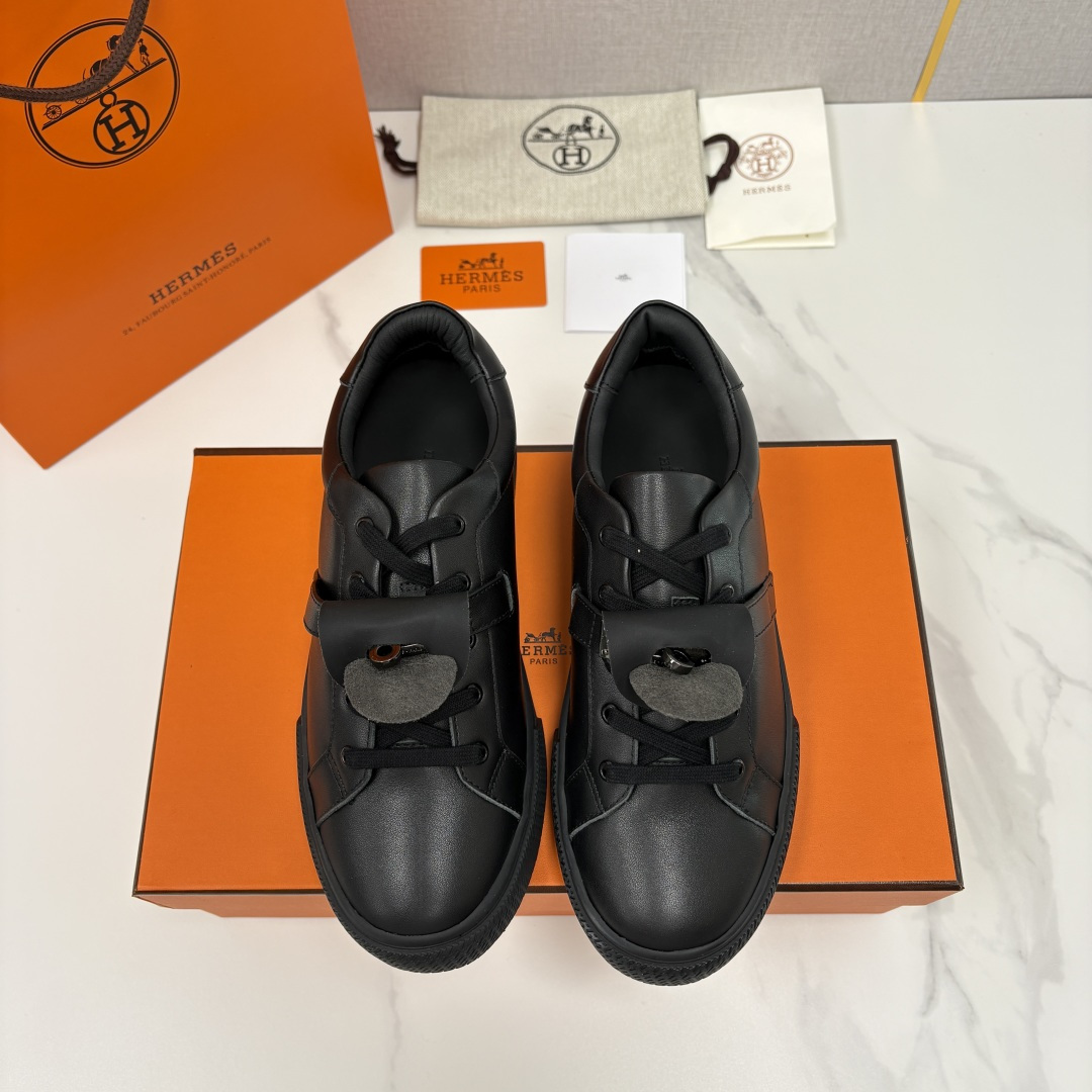 💋💍H家 新品乐福鞋上架  DAY运动板鞋鞋   官方 1,2250  采用进口牛皮打造 板鞋风格系带运