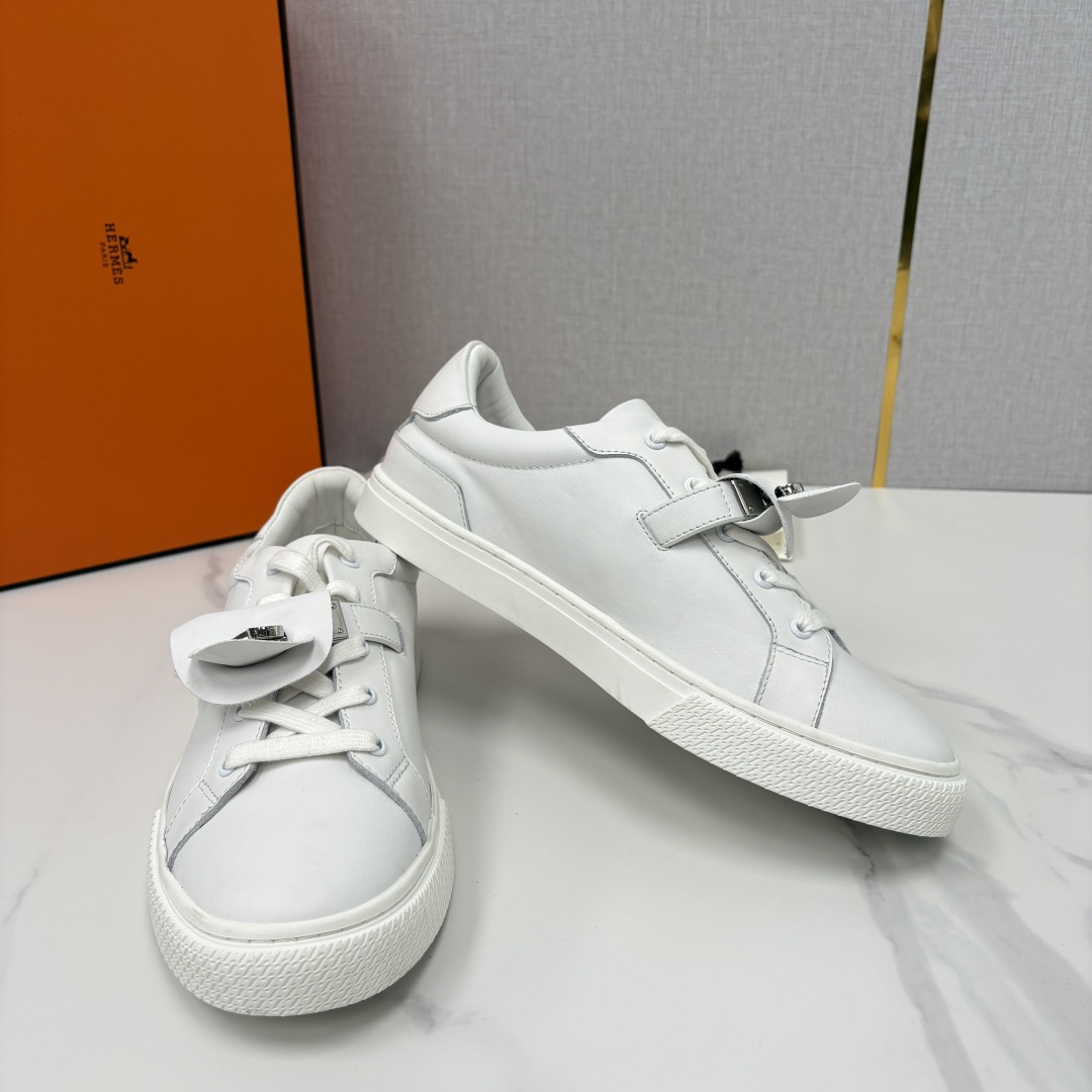 💋💍H家 新品乐福鞋上架  DAY运动板鞋鞋   官方 1,2250  采用进口牛皮打造 板鞋风格系带运