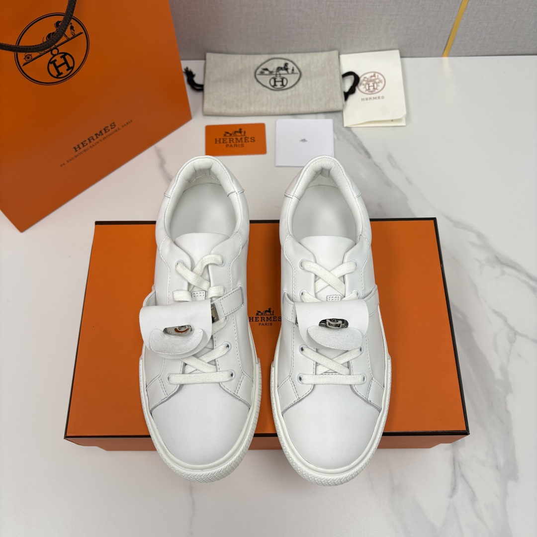 💋💍H家 新品乐福鞋上架  DAY运动板鞋鞋   官方 1,2250  采用进口牛皮打造 板鞋风格系带运