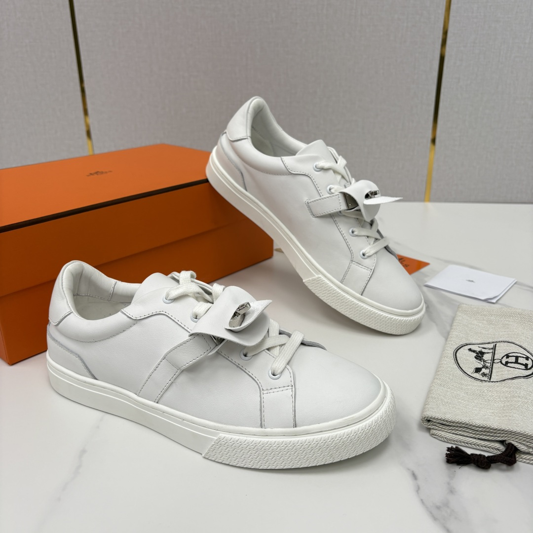 💋💍H家 新品乐福鞋上架  DAY运动板鞋鞋   官方 1,2250  采用进口牛皮打造 板鞋风格系带运