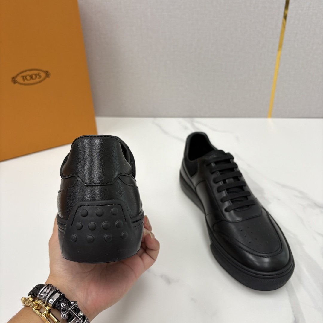 💋💍新款出货！TOD* 男士低帮运动鞋  全皮 logo压纹厚底休闲鞋。 以小牛皮冲孔鞋头，采用专属品牌