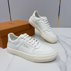💋💍新款出货!TOD* 男士低帮运动鞋 全皮 logo压纹厚底休闲鞋。 以小牛皮冲孔鞋头,采用专属品牌 💋💍新款出货!TOD* 男士低帮运动鞋 全皮 logo压纹厚底休闲鞋。 以小牛皮冲孔鞋头,采用专属品牌