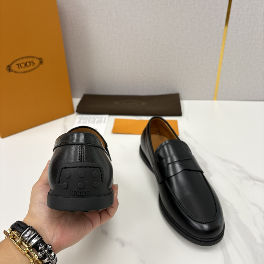 💋💍TOD*S 托德-斯 新品拉菲草(汤德森)OTV绒面皮革乐福鞋上🆕 官方 6,300 本款 💋💍TOD*S 托德-斯 新品拉菲草(汤德森)OTV绒面皮革乐福鞋上🆕 官方 6,300 本款