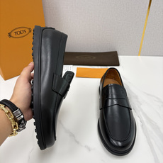 💋💍TOD*S 托德-斯 新品拉菲草(汤德森)OTV绒面皮革乐福鞋上🆕 官方 6,300 本款 💋💍TOD*S 托德-斯 新品拉菲草(汤德森)OTV绒面皮革乐福鞋上🆕 官方 6,300 本款