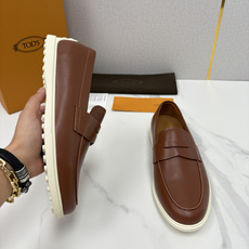 💋💍TOD*S 托德-斯 新品拉菲草(汤德森)OTV绒面皮革乐福鞋上🆕 官方 6,300 本款 💋💍TOD*S 托德-斯 新品拉菲草(汤德森)OTV绒面皮革乐福鞋上🆕 官方 6,300 本款