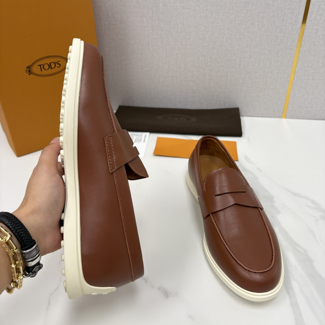 💋💍TOD*S 托德-斯 新品拉菲草(汤德森)OTV绒面皮革乐福鞋上🆕 官方 6,300 本款 💋💍TOD*S 托德-斯 新品拉菲草(汤德森)OTV绒面皮革乐福鞋上🆕 官方 6,300 本款