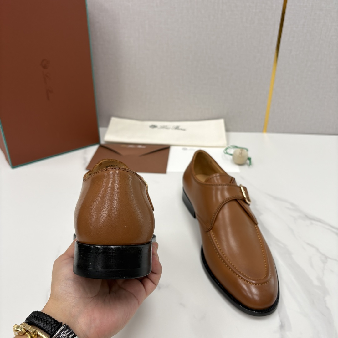 💋💍LP家新品    Loro Pian*  诺悠*翩雅 孟克单扣皮鞋鞋  选用蜡面小牛皮打造  独特的