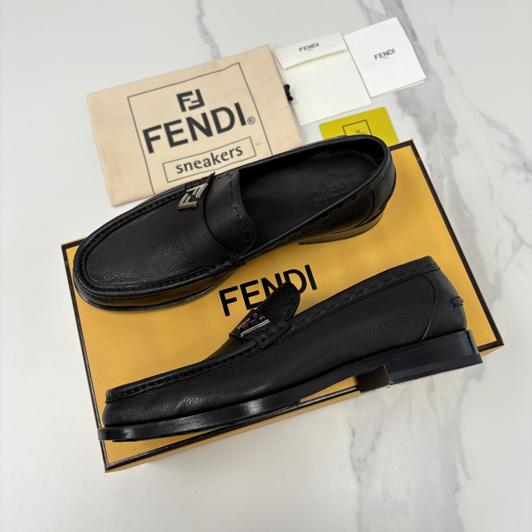 💋💍FD新品 fend* 芬-迪 O’Lock乐福鞋皮鞋 官方  9,600  采用进口牛皮/FF提花布