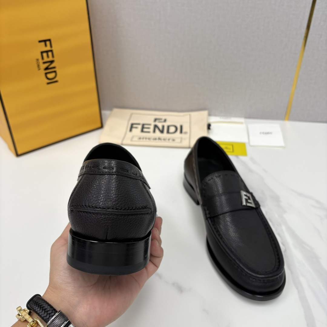 💋💍FD新品 fend* 芬-迪 O’Lock乐福鞋皮鞋 官方  9,600  采用进口牛皮/FF提花布