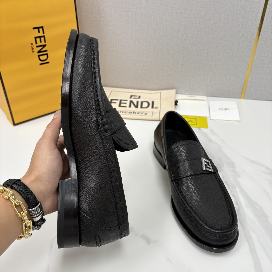 💋💍FD新品 fend* 芬-迪 O’Lock乐福鞋皮鞋 官方  9,600  采用进口牛皮/FF提花布