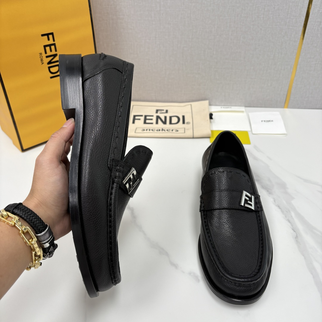 💋💍FD新品 fend* 芬-迪 O’Lock乐福鞋皮鞋 官方  9,600  采用进口牛皮/FF提花布