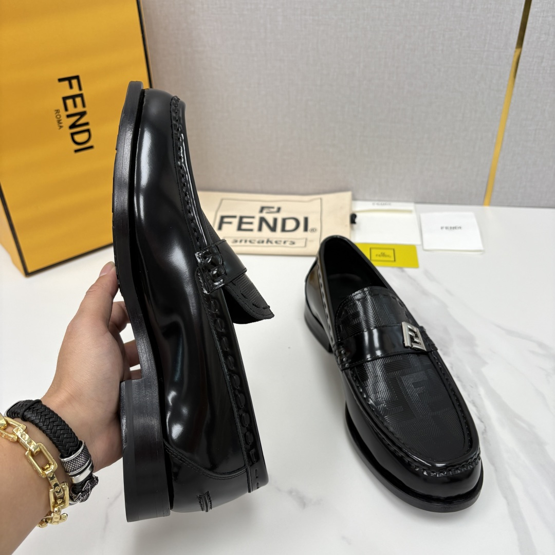 💋💍FD新品 fend* 芬-迪 O’Lock乐福鞋皮鞋 官方 9,600 采用进口牛皮/FF提花布 💋💍FD新品 fend* 芬-迪 O’Lock乐福鞋皮鞋 官方 9,600 采用进口牛皮/FF提花布