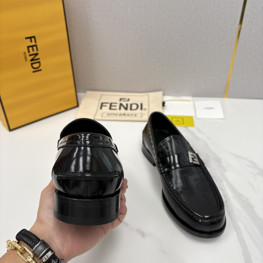 💋💍FD新品 fend* 芬-迪 O’Lock乐福鞋皮鞋 官方 9,600 采用进口牛皮/FF提花布 💋💍FD新品 fend* 芬-迪 O’Lock乐福鞋皮鞋 官方 9,600 采用进口牛皮/FF提花布