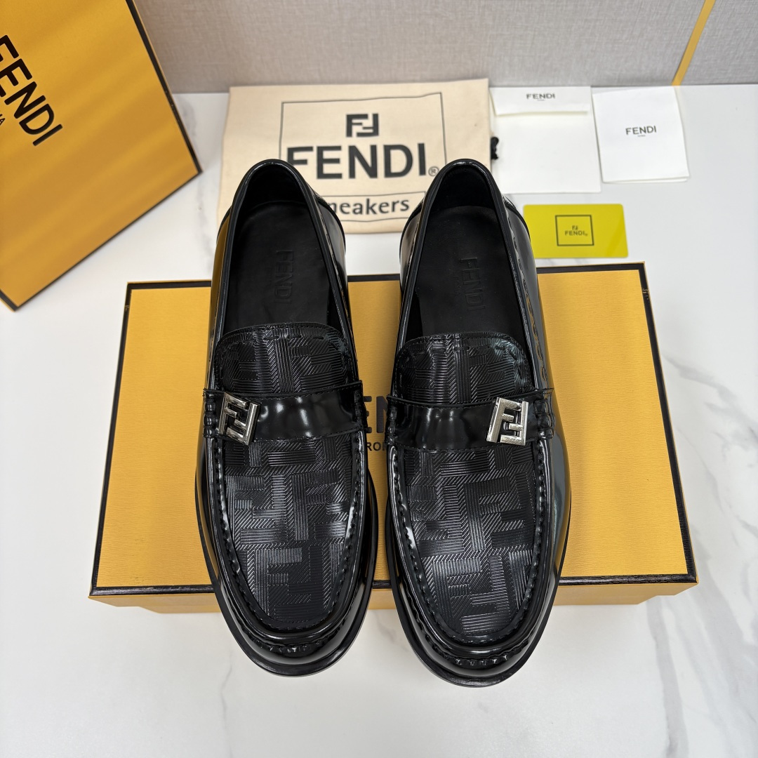 💋💍FD新品 fend* 芬-迪 O’Lock乐福鞋皮鞋 官方  9,600  采用进口牛皮/FF提花布