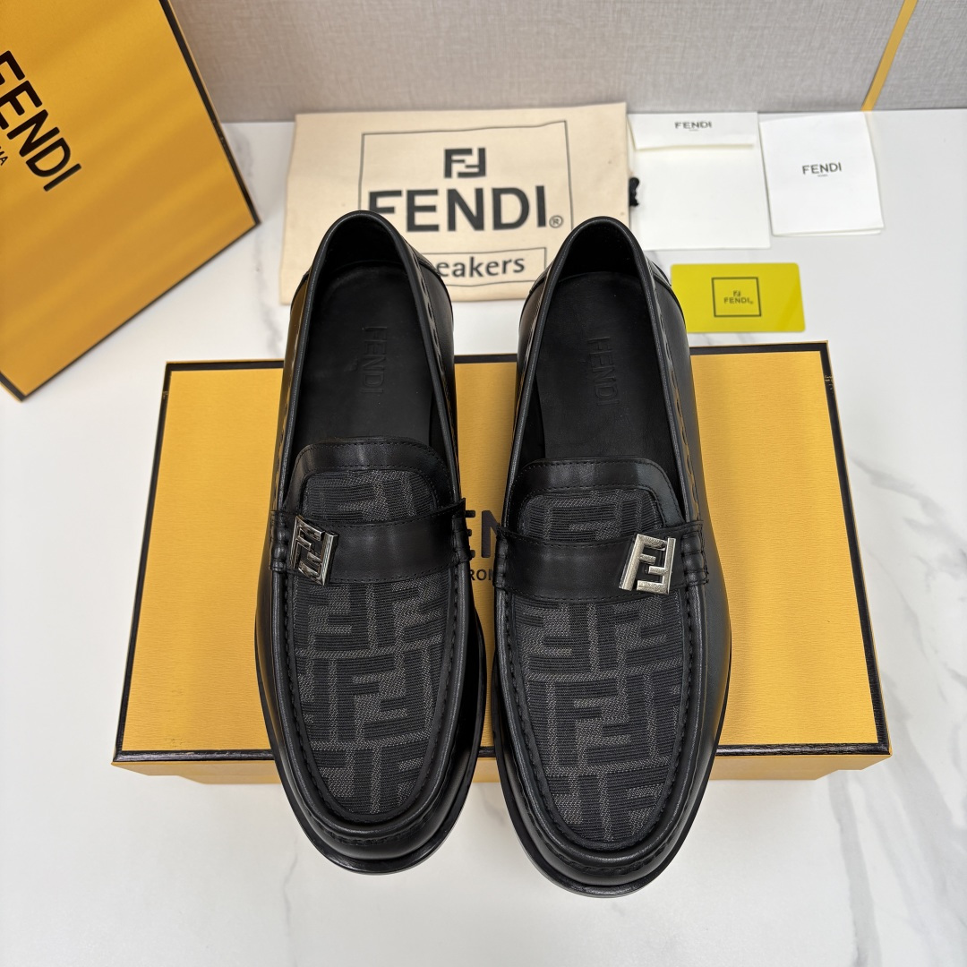 💋💍FD新品 fend* 芬-迪 O’Lock乐福鞋皮鞋 官方  9,600  采用进口牛皮/FF提花布