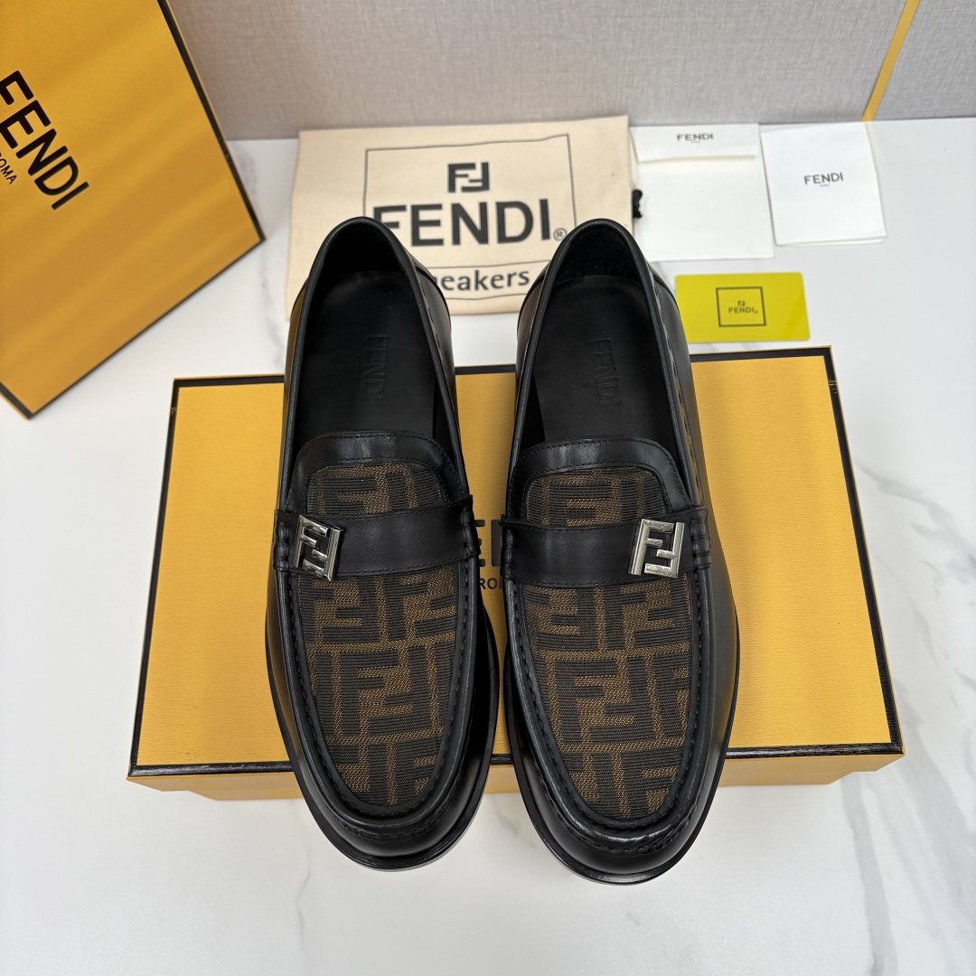 💋💍FD新品 fend* 芬-迪 O’Lock乐福鞋皮鞋 官方  9,600  采用进口牛皮/FF提花布