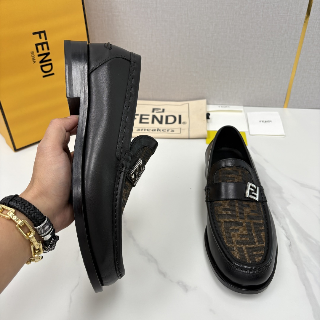 💋💍FD新品 fend* 芬-迪 O’Lock乐福鞋皮鞋 官方 9,600 采用进口牛皮/FF提花布 💋💍FD新品 fend* 芬-迪 O’Lock乐福鞋皮鞋 官方 9,600 采用进口牛皮/FF提花布