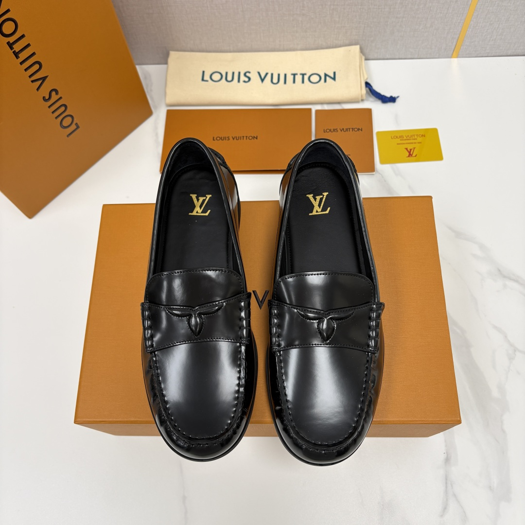 💋💍L 家新品 LOU*S  VUITTO*  新品男士休闲乐福鞋    甄选进口开边珠牛皮/反绒牛皮制