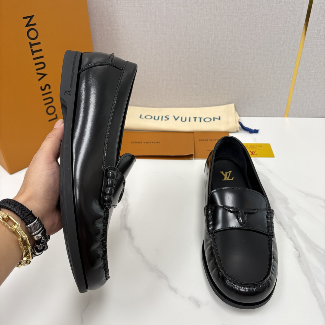 💋💍L 家新品 LOU*S  VUITTO*  新品男士休闲乐福鞋    甄选进口开边珠牛皮/反绒牛皮制