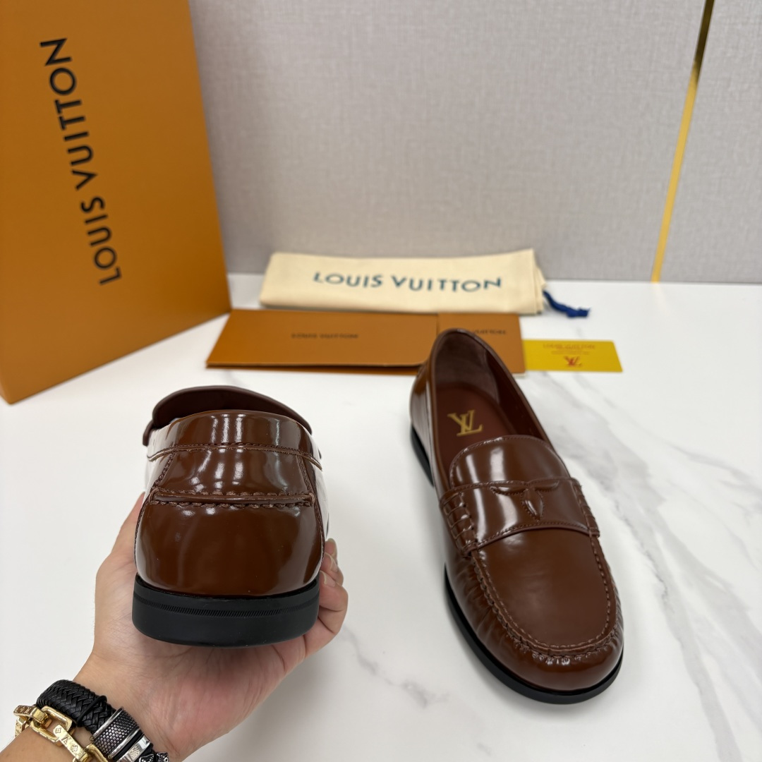 💋💍L 家新品 LOU*S  VUITTO*  新品男士休闲乐福鞋    甄选进口开边珠牛皮/反绒牛皮制