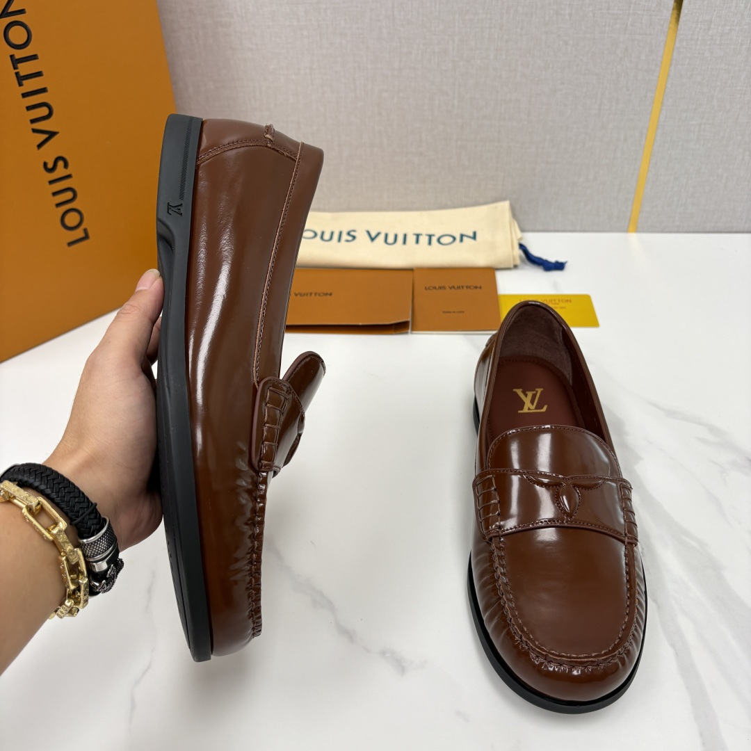💋💍L 家新品 LOU*S  VUITTO*  新品男士休闲乐福鞋    甄选进口开边珠牛皮/反绒牛皮制