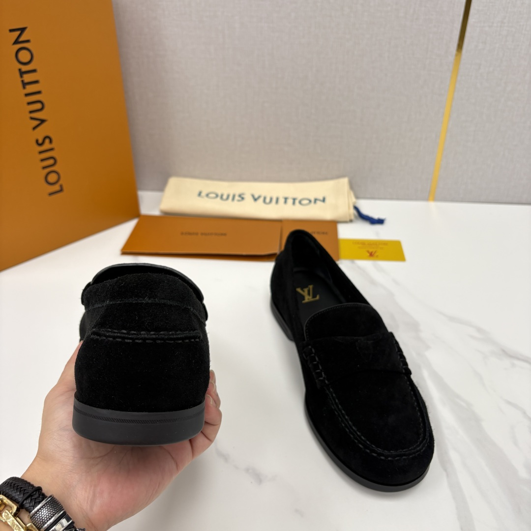 💋💍L 家新品 LOU*S  VUITTO*  新品男士休闲乐福鞋    甄选进口开边珠牛皮/反绒牛皮制