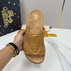 💋💍L家夏季新品 路易-威登 L*V PORTOFINO 凉拖 将法式奢华与夏日休闲完美 💋💍L家夏季新品 路易-威登 L*V PORTOFINO 凉拖 将法式奢华与夏日休闲完美