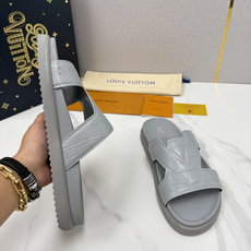 💋💍L家夏季新品 路易-威登 L*V PORTOFINO 凉拖 将法式奢华与夏日休闲完美 💋💍L家夏季新品 路易-威登 L*V PORTOFINO 凉拖 将法式奢华与夏日休闲完美