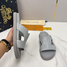 💋💍L家夏季新品 路易-威登 L*V PORTOFINO 凉拖 将法式奢华与夏日休闲完美 💋💍L家夏季新品 路易-威登 L*V PORTOFINO 凉拖 将法式奢华与夏日休闲完美