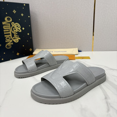 💋💍L家夏季新品 路易-威登 L*V PORTOFINO 凉拖 将法式奢华与夏日休闲完美 💋💍L家夏季新品 路易-威登 L*V PORTOFINO 凉拖 将法式奢华与夏日休闲完美