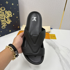 💋💍L家夏季新品 路易-威登 L*V PORTOFINO 凉拖 将法式奢华与夏日休闲完美 💋💍L家夏季新品 路易-威登 L*V PORTOFINO 凉拖 将法式奢华与夏日休闲完美