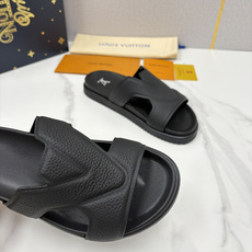 💋💍L家夏季新品 路易-威登 L*V PORTOFINO 凉拖 将法式奢华与夏日休闲完美 💋💍L家夏季新品 路易-威登 L*V PORTOFINO 凉拖 将法式奢华与夏日休闲完美