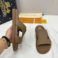 💋💍L家夏季新品 路易-威登 L*V PORTOFINO 凉拖 将法式奢华与夏日休闲完美 💋💍L家夏季新品 路易-威登 L*V PORTOFINO 凉拖 将法式奢华与夏日休闲完美