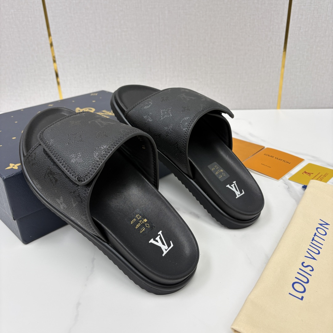 💋💍L家夏季新品  路易-威登    L*V  魔术贴老花凉拖｜解锁夏日慵懒奢感    以标志性Mono