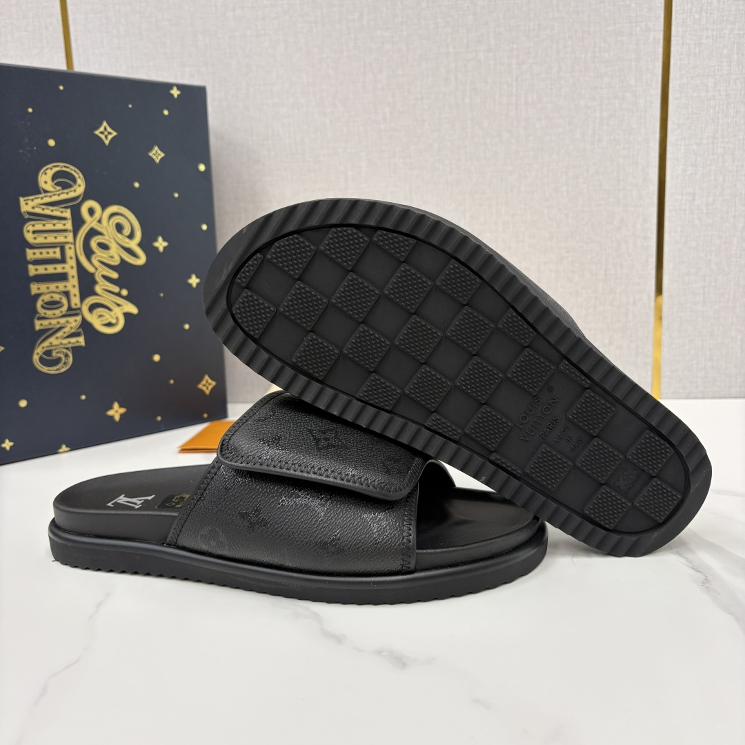 💋💍L家夏季新品  路易-威登    L*V  魔术贴老花凉拖｜解锁夏日慵懒奢感    以标志性Mono
