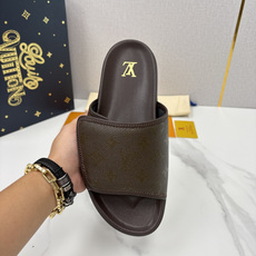 💋💍L家夏季新品 路易-威登 L*V 魔术贴老花凉拖|解锁夏日慵懒奢感 以标志性Mono 💋💍L家夏季新品 路易-威登 L*V 魔术贴老花凉拖|解锁夏日慵懒奢感 以标志性Mono