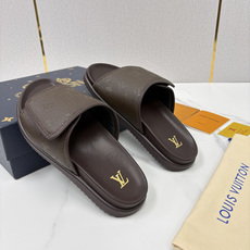💋💍L家夏季新品 路易-威登 L*V 魔术贴老花凉拖|解锁夏日慵懒奢感 以标志性Mono 💋💍L家夏季新品 路易-威登 L*V 魔术贴老花凉拖|解锁夏日慵懒奢感 以标志性Mono
