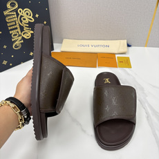 💋💍L家夏季新品 路易-威登 L*V 魔术贴老花凉拖|解锁夏日慵懒奢感 以标志性Mono 💋💍L家夏季新品 路易-威登 L*V 魔术贴老花凉拖|解锁夏日慵懒奢感 以标志性Mono