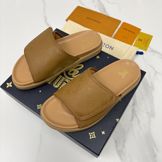 💋💍L家夏季新品 路易-威登 L*V 魔术贴老花凉拖|解锁夏日慵懒奢感 以标志性Mono 💋💍L家夏季新品 路易-威登 L*V 魔术贴老花凉拖|解锁夏日慵懒奢感 以标志性Mono