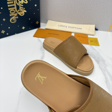 💋💍L家夏季新品 路易-威登 L*V 魔术贴老花凉拖|解锁夏日慵懒奢感 以标志性Mono 💋💍L家夏季新品 路易-威登 L*V 魔术贴老花凉拖|解锁夏日慵懒奢感 以标志性Mono