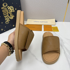 💋💍L家夏季新品 路易-威登 L*V 魔术贴老花凉拖|解锁夏日慵懒奢感 以标志性Mono 💋💍L家夏季新品 路易-威登 L*V 魔术贴老花凉拖|解锁夏日慵懒奢感 以标志性Mono
