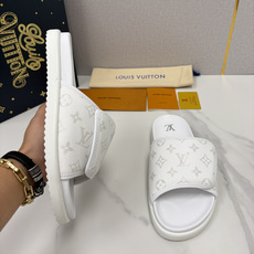 💋💍L家夏季新品 路易-威登 L*V 魔术贴老花凉拖|解锁夏日慵懒奢感 以标志性Mono 💋💍L家夏季新品 路易-威登 L*V 魔术贴老花凉拖|解锁夏日慵懒奢感 以标志性Mono