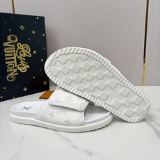 💋💍L家夏季新品 路易-威登 L*V 魔术贴老花凉拖|解锁夏日慵懒奢感 以标志性Mono 💋💍L家夏季新品 路易-威登 L*V 魔术贴老花凉拖|解锁夏日慵懒奢感 以标志性Mono